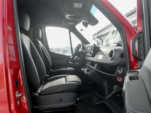 Used 2025 Mercedes-Benz Sprinter 2500 image 23