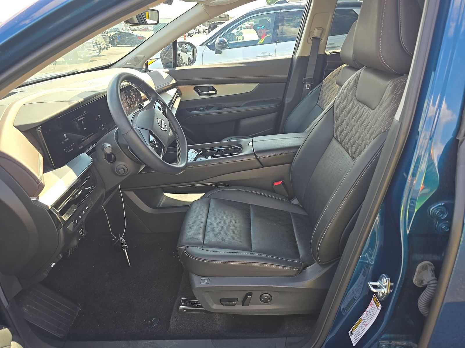 Used 2025 Nissan Murano Platinum w/ Cargo Package AWD/4WD image 10