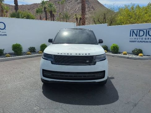 Used 2025 Land Rover Range Rover SE AWD/4WD image 2