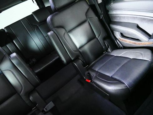 Used 2019 Chevrolet Tahoe LT w/ LT Signature Package AWD/4WD image 14