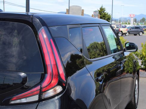 Used 2023 Kia Soul S FWD image 7