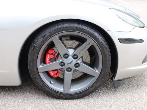 Used 2005 Chevrolet Corvette Coupe w/ Preferred Equipment Group RWD image 35