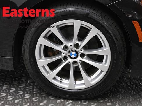 Used 2017 BMW 320i xDrive Sedan AWD/4WD image 32
