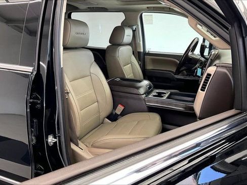 Used 2016 GMC Sierra 2500 Denali w/ Duramax Plus Package AWD/4WD image 6