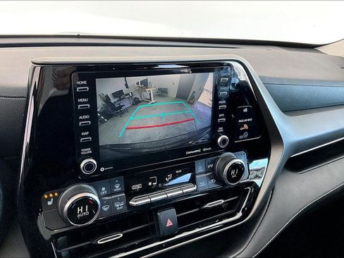 Used 2021 Toyota Highlander XLE image 30