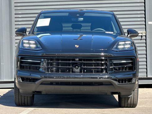 Used 2025 Porsche Cayenne Coupe image 11