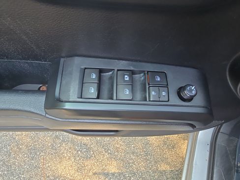 Used 2020 Toyota Tacoma SR w/ SR Convenience Package RWD image 29