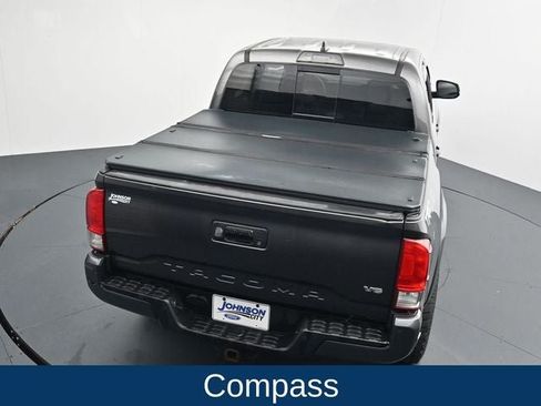 Used 2017 Toyota Tacoma TRD Sport AWD/4WD image 24