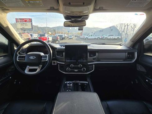 Used 2024 Ford Expedition Max XLT image 15