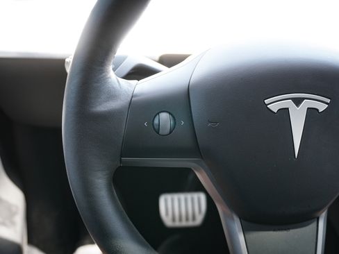 Used 2022 Tesla Model Y Performance AWD/4WD image 18