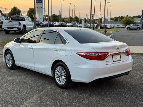 Used 2016 Toyota Camry LE FWD image 3