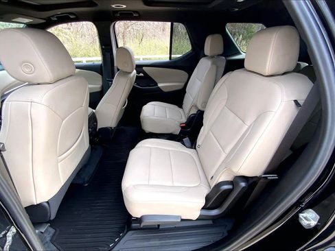 Used 2023 Chevrolet Traverse LT w/ LT Premium Package image 21