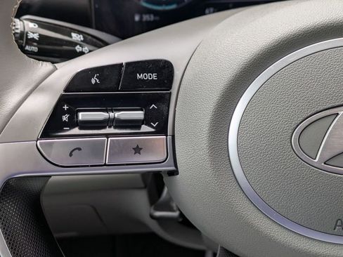 Used 2025 Hyundai Elantra SEL FWD image 20