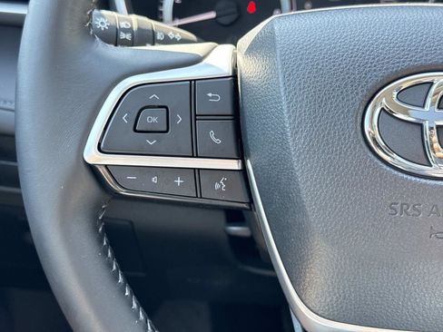 Used 2023 Toyota Highlander XLE image 10