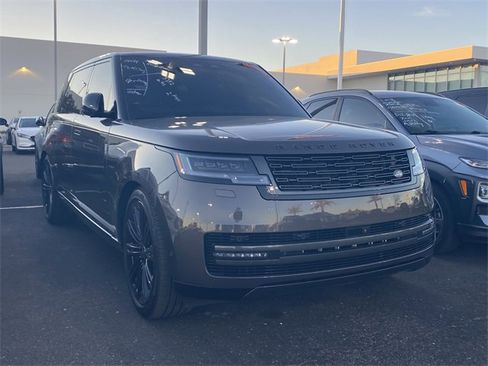 Used 2025 Land Rover Range Rover Long Wheelbase SE image 3