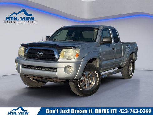 Used 2005 Toyota Tacoma PreRunner image 1