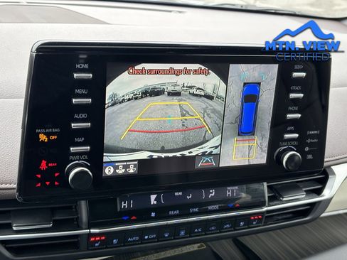 Used 2021 Toyota Sienna Platinum image 4