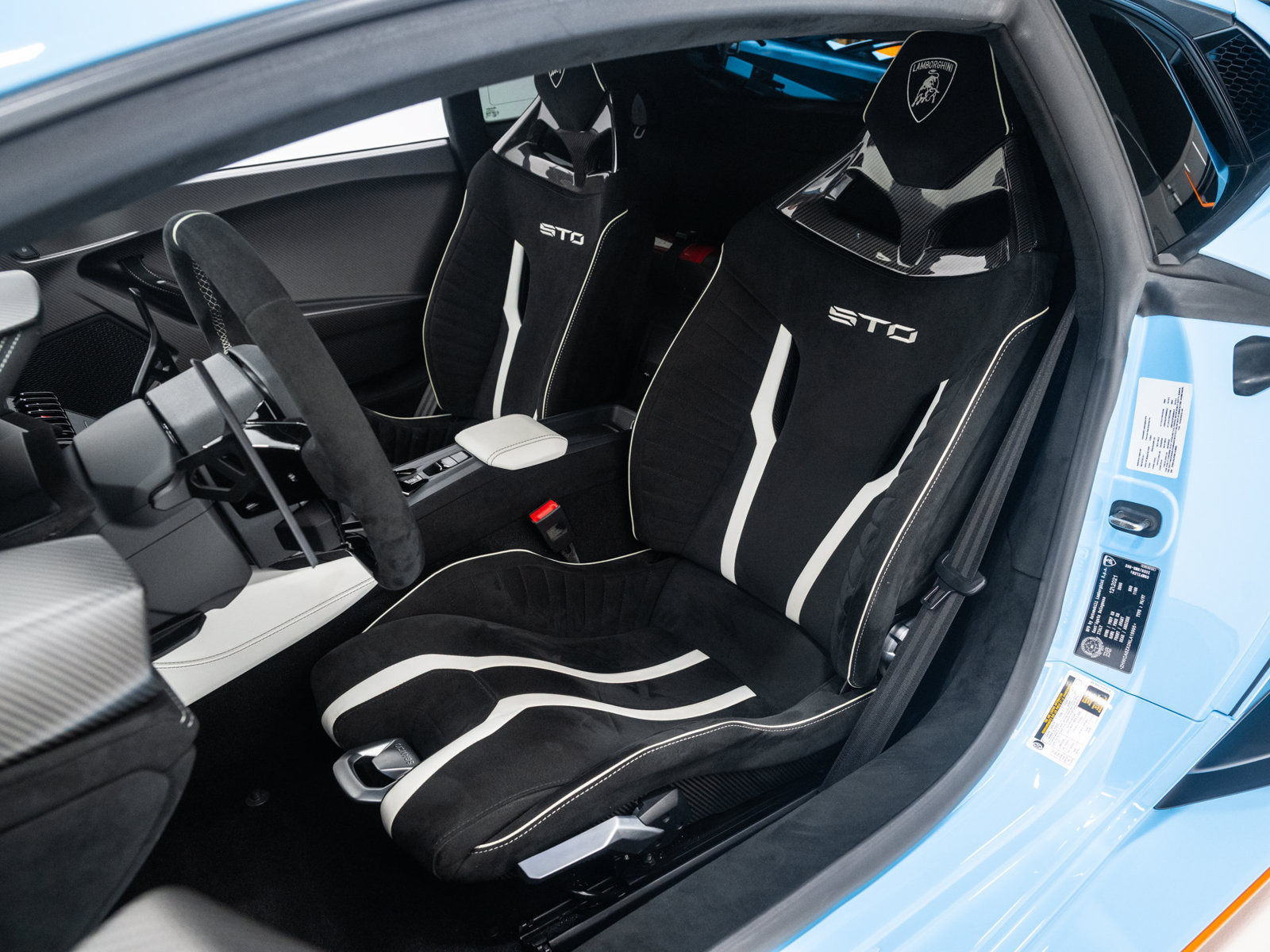 Used 2022 Lamborghini Huracan STO RWD image 32