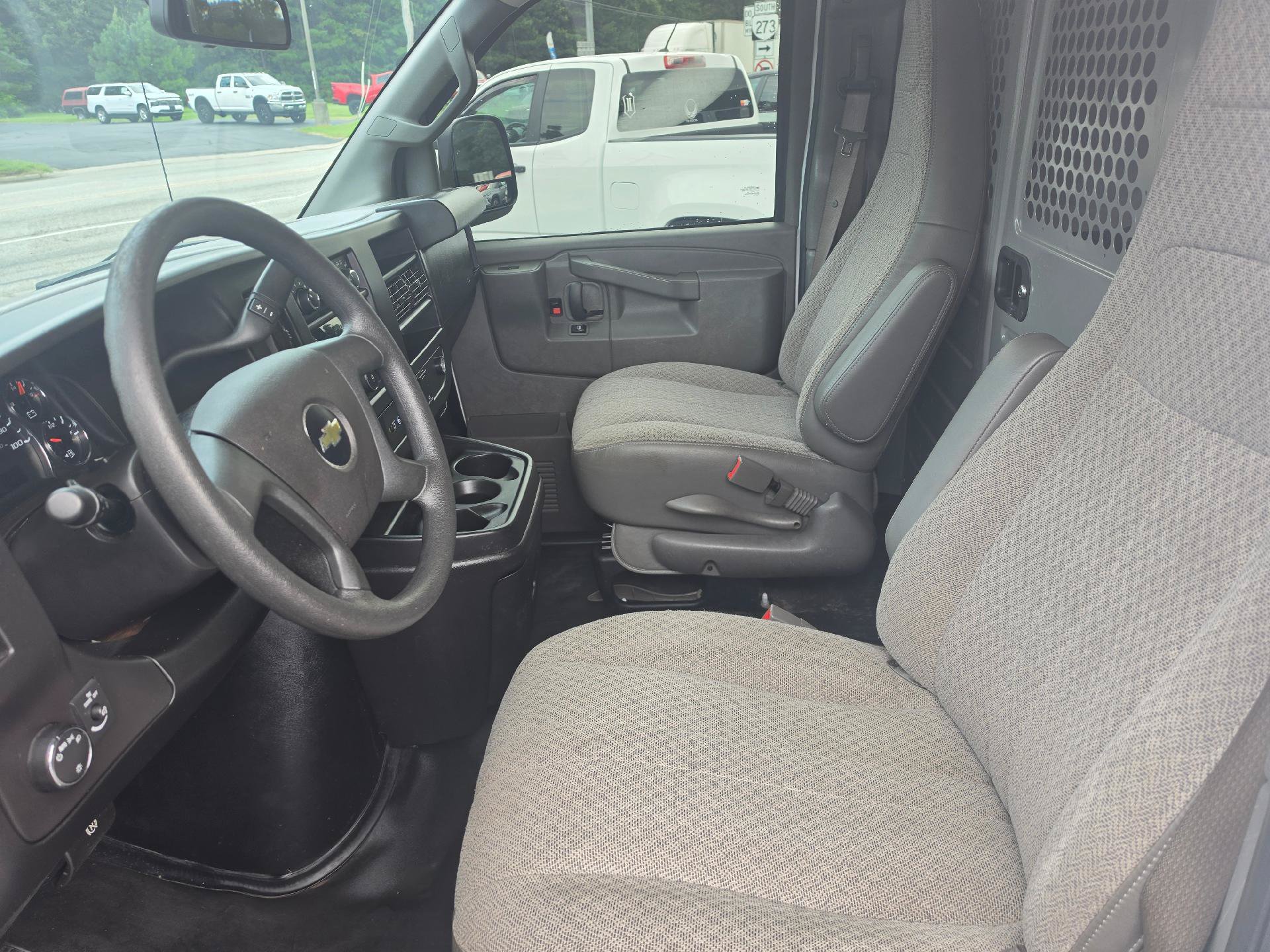 Used 2019 Chevrolet Express 2500 RWD image 5