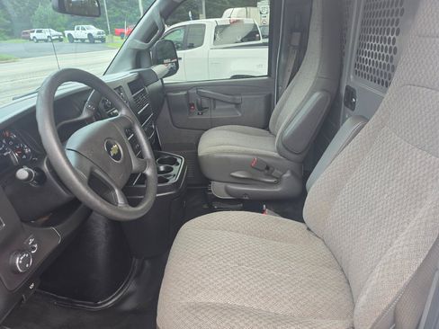 Used 2019 Chevrolet Express 2500 RWD image 5