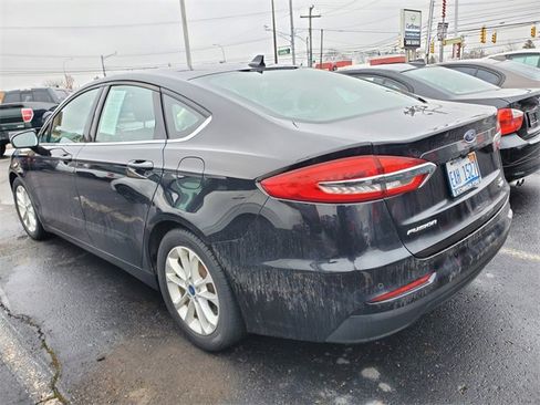 Used 2020 Ford Fusion SE image 4