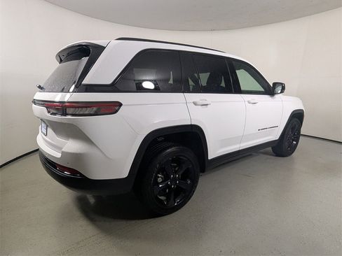 New 2025 Jeep Grand Cherokee Altitude image 7