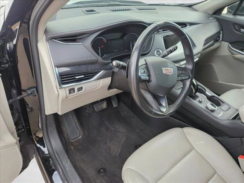 Used 2023 Cadillac XT4 Premium Luxury image 14