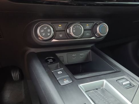 Certified 2025 Nissan Kicks SV image 21