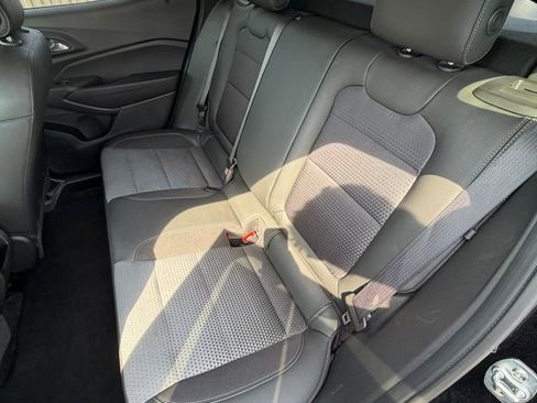 Used 2025 Chevrolet Trax LT FWD image 10