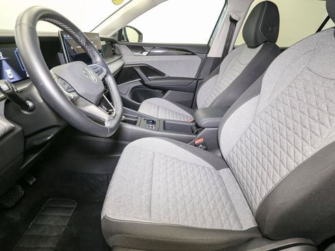 Used 2025 Volkswagen Tiguan S AWD/4WD image 40