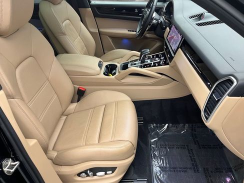 Used 2021 Porsche Cayenne image 32