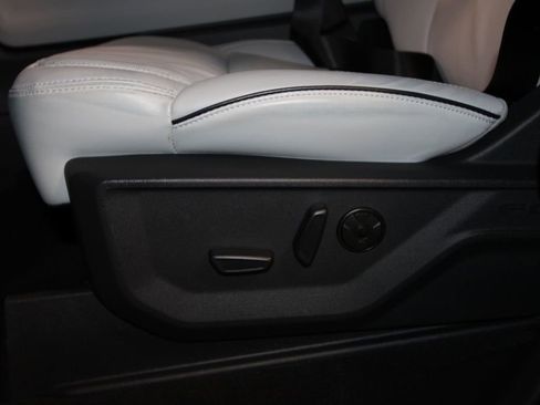 Used 2025 Ford Expedition Platinum w/ Platinum Ultimate Package image 9