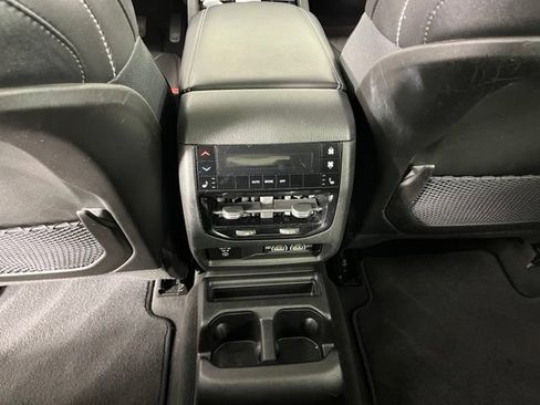 Used 2023 Jeep Grand Cherokee L Limited AWD/4WD image 40