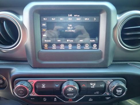 Used 2022 Jeep Wrangler Unlimited Sport AWD/4WD image 25