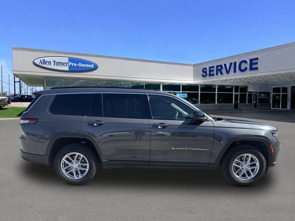 Used 2025 Jeep Grand Cherokee L Laredo RWD image 9