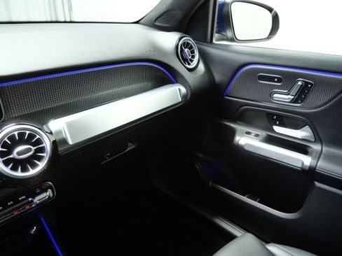 Certified 2021 Mercedes-Benz GLB 250 4MATIC w/ Premium Package image 20