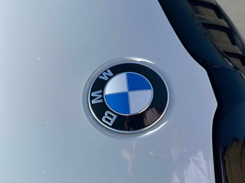 Used 2022 BMW 330i Sedan w/ M Sport Package RWD image 9