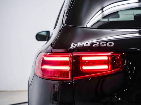 Certified 2025 Mercedes-Benz GLB 250 image 9