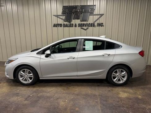 Used 2018 Chevrolet Cruze LT image 3