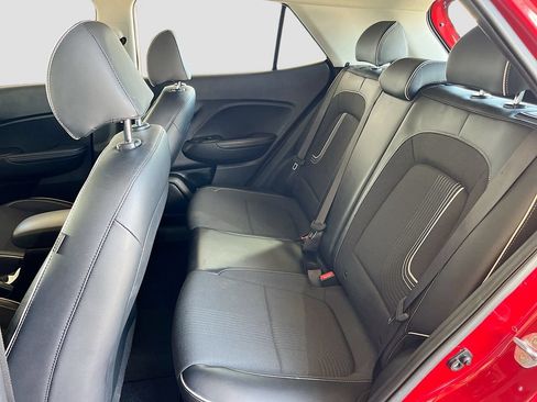 Used 2022 Hyundai Venue Limited FWD image 24