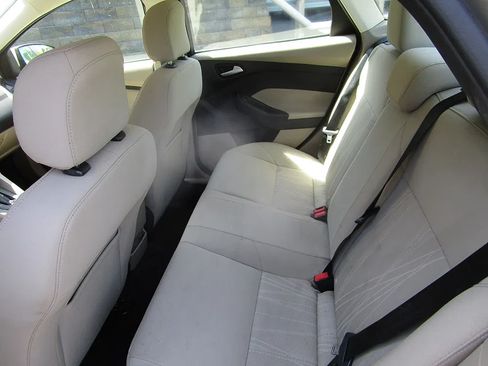 Used 2017 Ford Focus SE FWD image 11