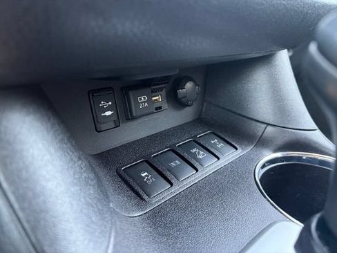 Used 2019 Toyota Highlander XLE AWD/4WD image 31