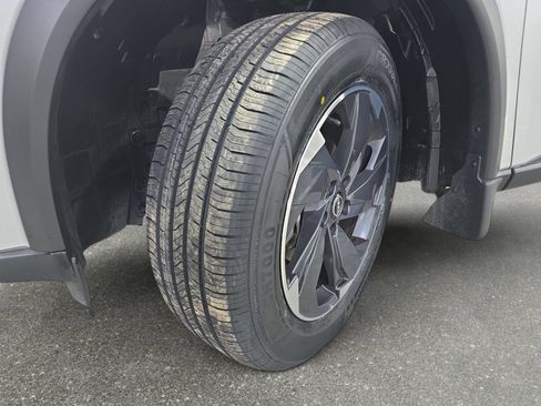 Used 2024 Nissan Rogue SV w/ SV Premium Package FWD image 31