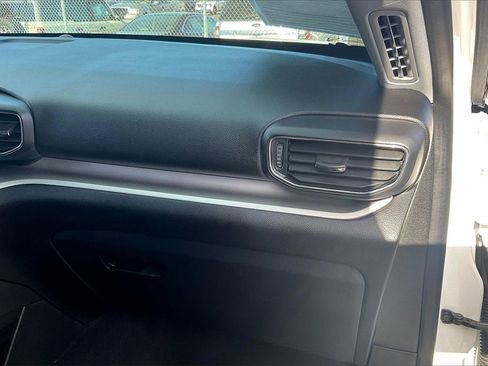 Certified 2022 Ford Explorer XLT w/ Equipment Group 202A image 15