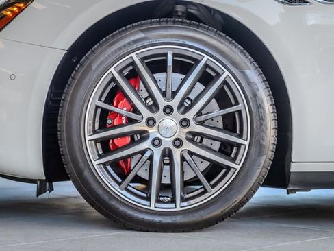 Used 2019 Maserati Ghibli S image 13