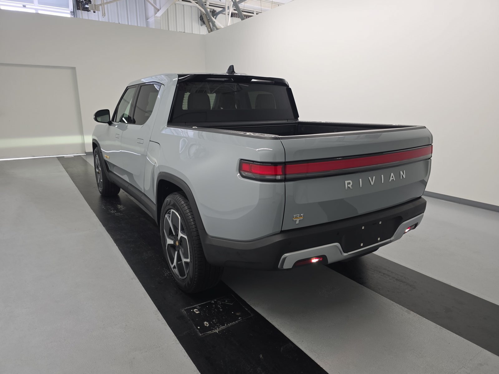 Used 2023 Rivian R1T Adventure Quad AWD/4WD image 3