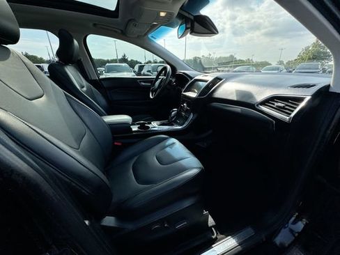 Used 2018 Ford Edge Titanium w/ Equipment Group 302A AWD/4WD image 30