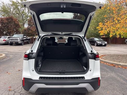 New 2025 Volkswagen Tiguan SE image 6