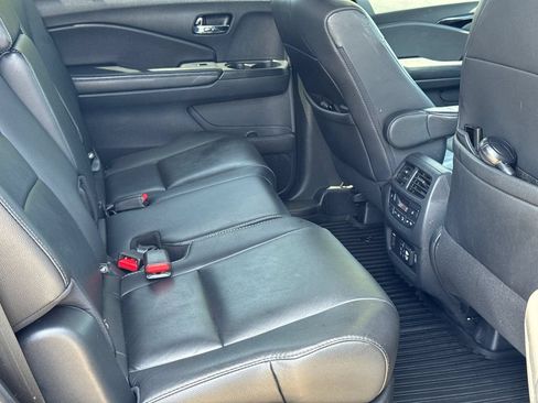 Used 2020 Honda Pilot Touring image 15