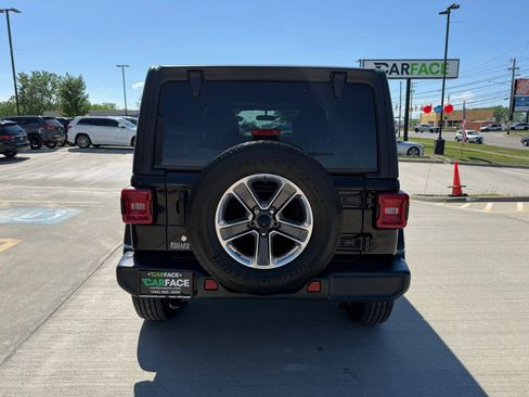 Used 2018 Jeep Wrangler Unlimited Sahara w/ LED Lighting Group AWD/4WD image 10